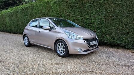 PEUGEOT 208 1.2 VTi Active